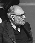 https://upload.wikimedia.org/wikipedia/commons/thumb/5/53/Abdus_Salam_1987.jpg/120px-Abdus_Salam_1987.jpg